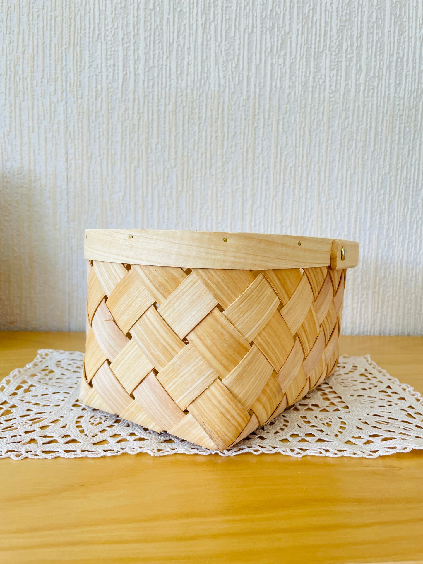 Traditional Nordic Handicrafts / Spånkorg / Sponkori / Basket with a single handle