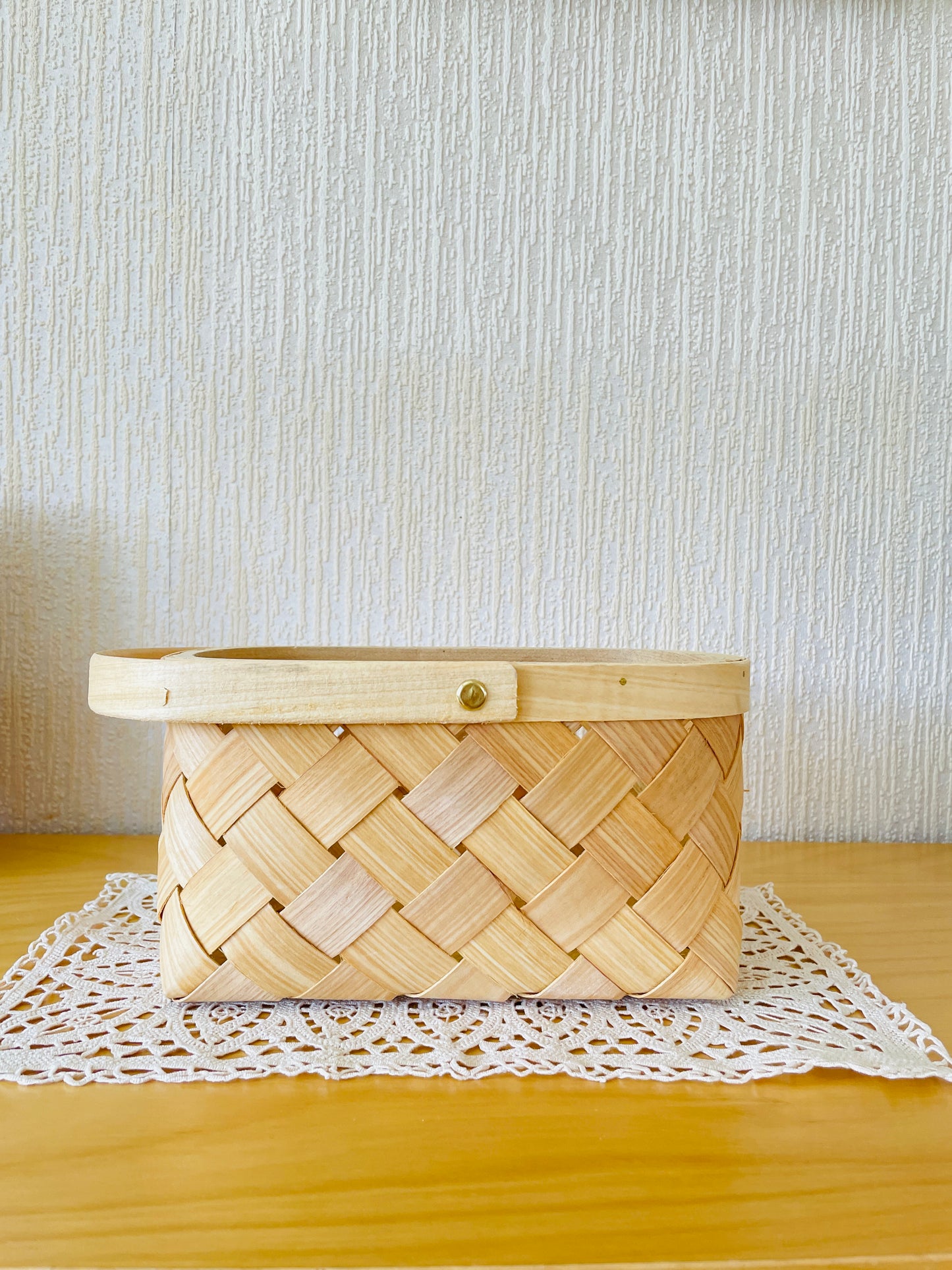 Traditional Nordic Handicrafts / Spånkorg / Sponkori / Basket with a single handle