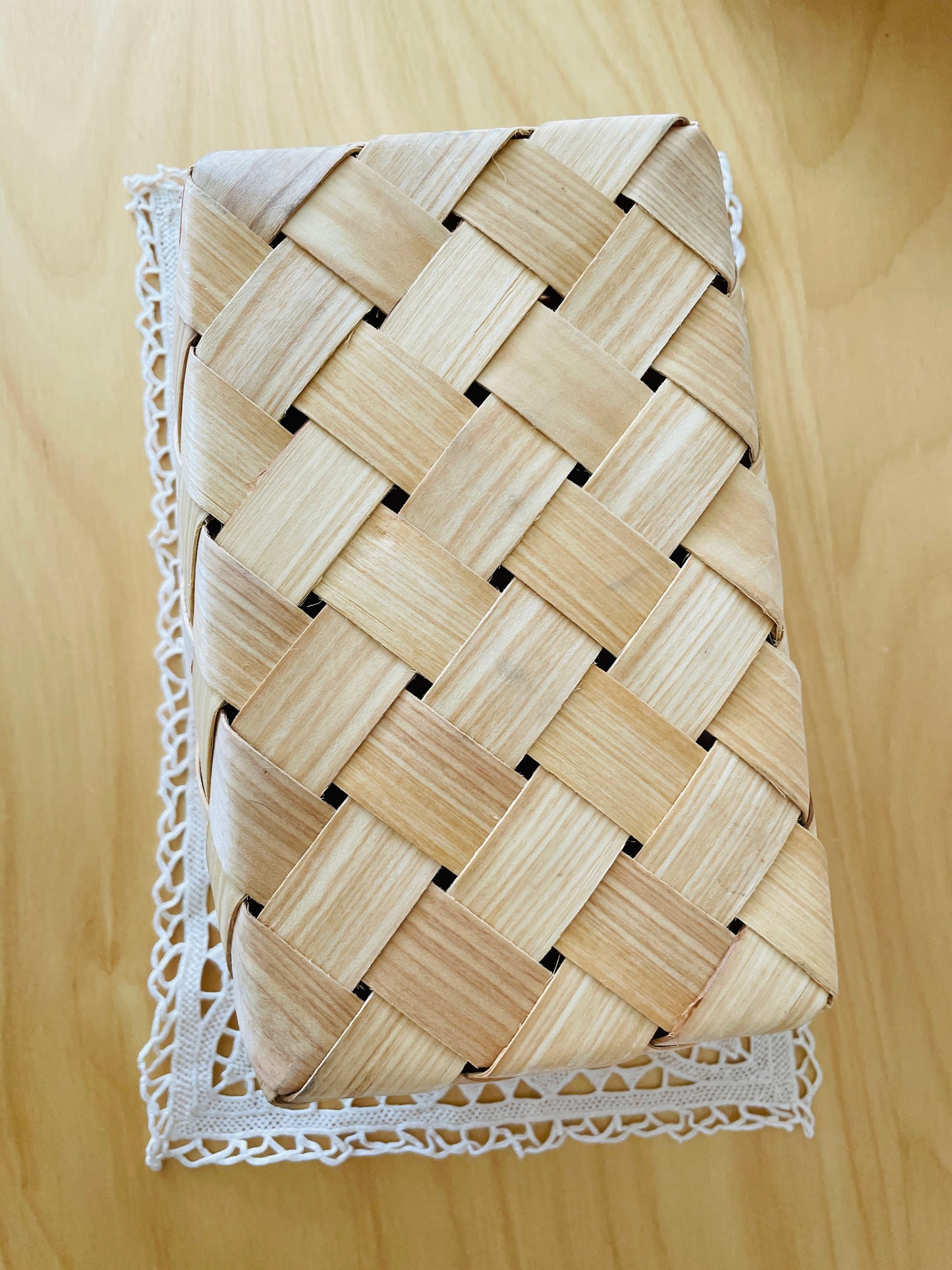 Traditional Nordic Handicrafts / Spånkorg / Sponkori / Basket with a single handle