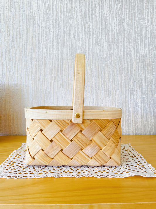 Traditional Nordic Handicrafts / Spånkorg / Sponkori / Basket with a single handle