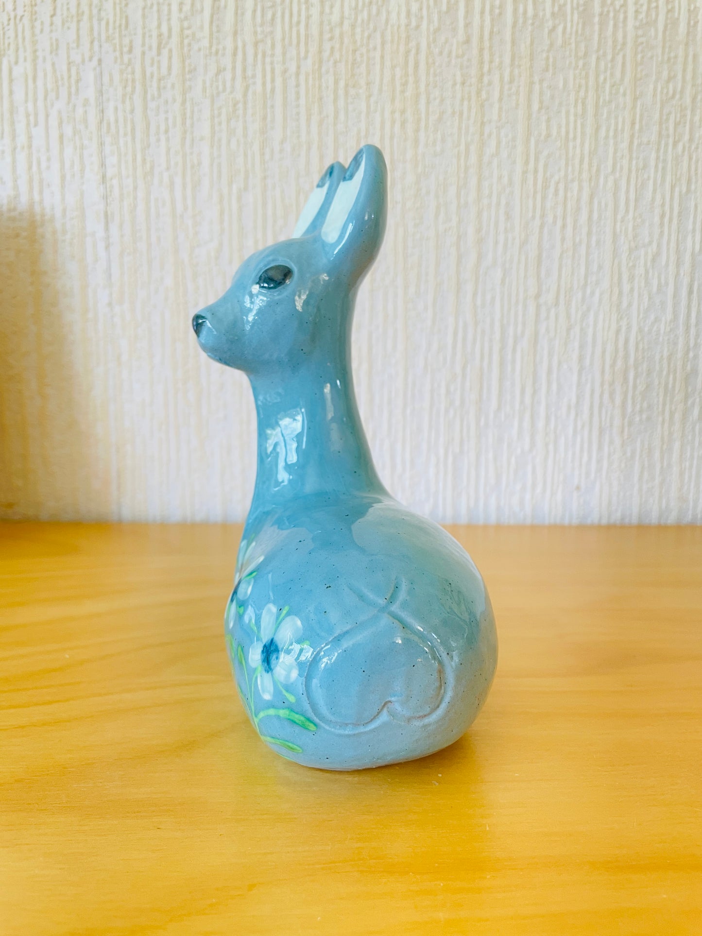 Nittsjö Keramik/ニットシュー.セラミック/Thomas Hellström/トーマス.ヘルストローム/お花柄のハートのおしりが可愛い小鹿のバンビのオブジェ