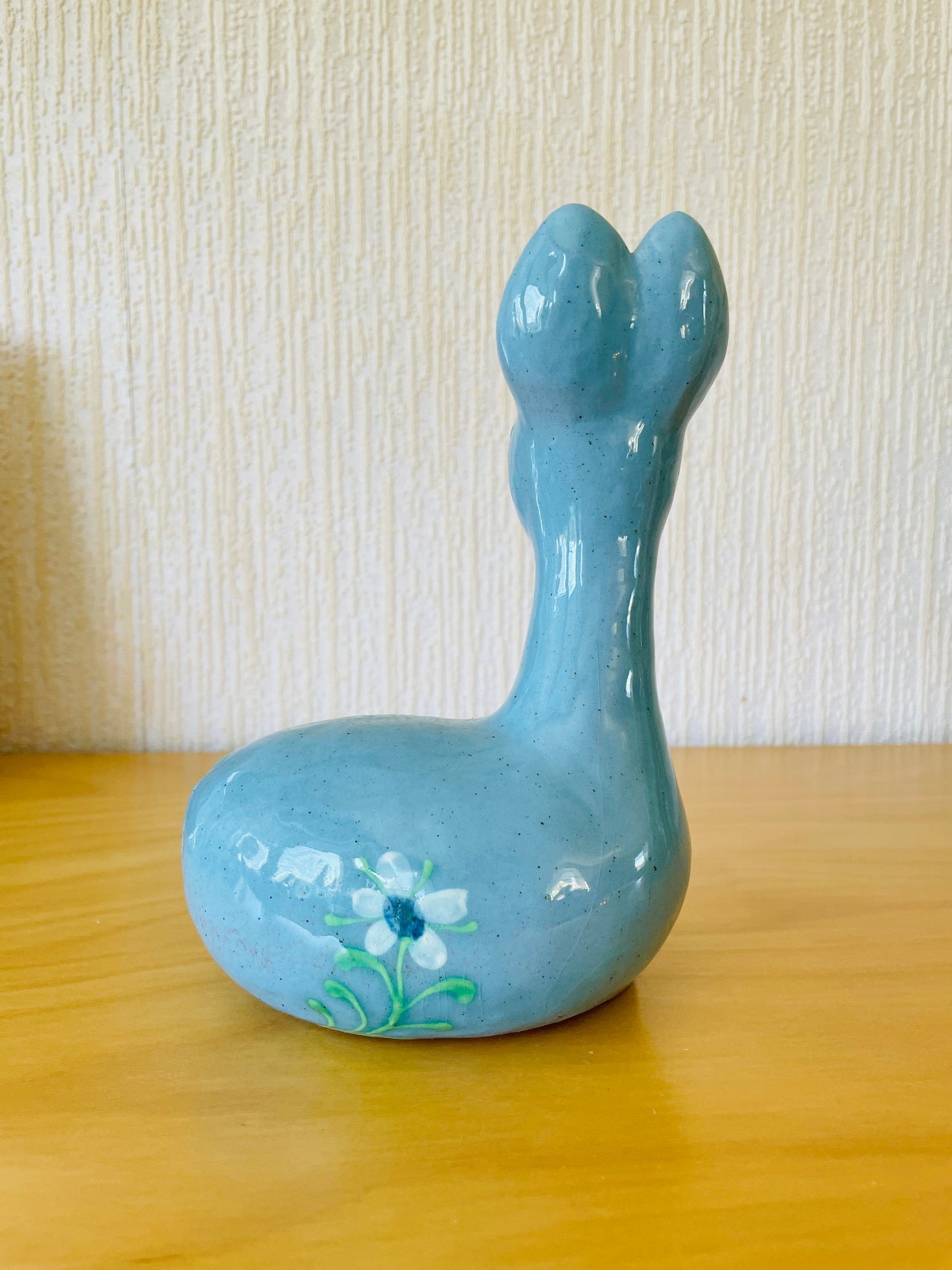 Nittsjö Keramik/ニットシュー.セラミック/Thomas Hellström/トーマス.ヘルストローム/お花柄のハートのおしりが可愛い小鹿のバンビのオブジェ