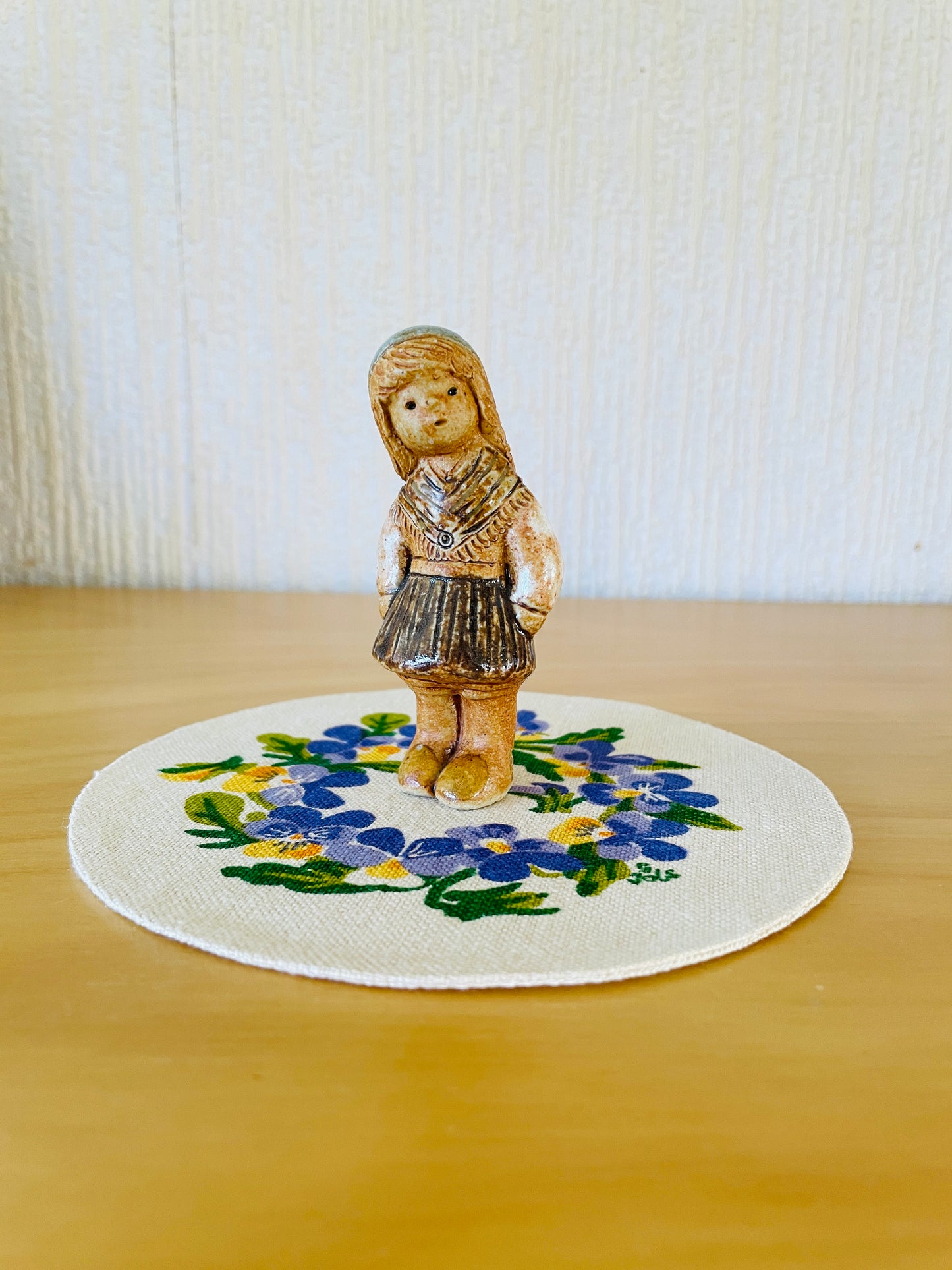 Rutebo Leksand / Flicka i nordsvensk folkdräkt / Lisskulla