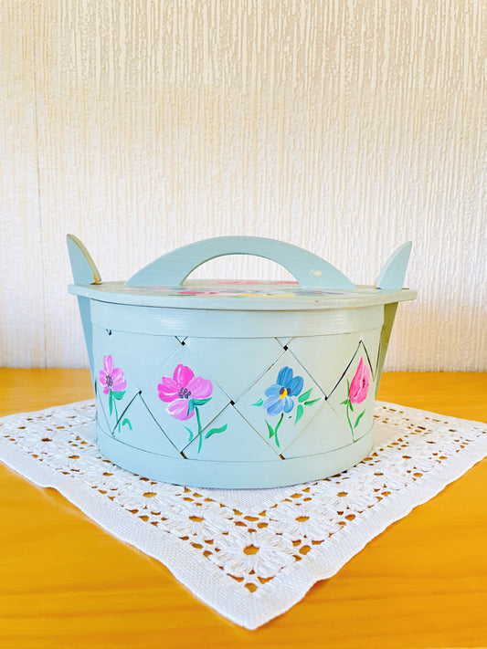 Traditional Nordic Handicraft / Spånkorg / Hand-painted / Viola and Poppy Floral Pattern