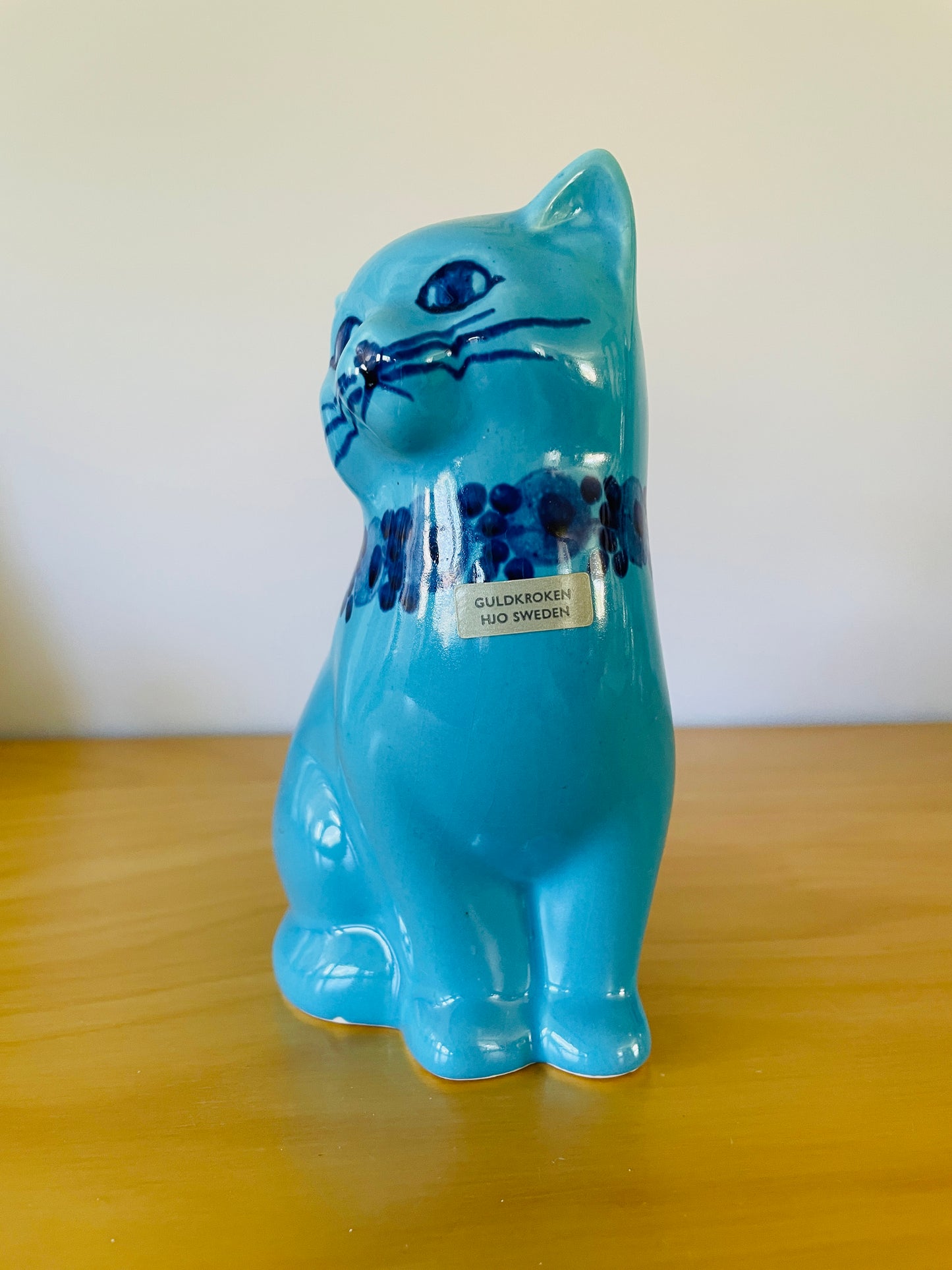 Guld Kroken/ゴールド.クローケン/ブルーの首輪が可愛らしい猫ちゃん