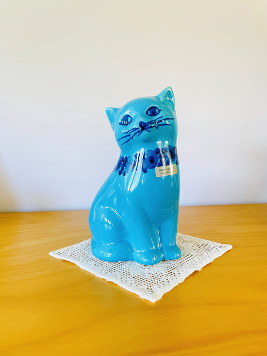 Guld Kroken/ゴールド.クローケン/ブルーの首輪が可愛らしい猫ちゃん