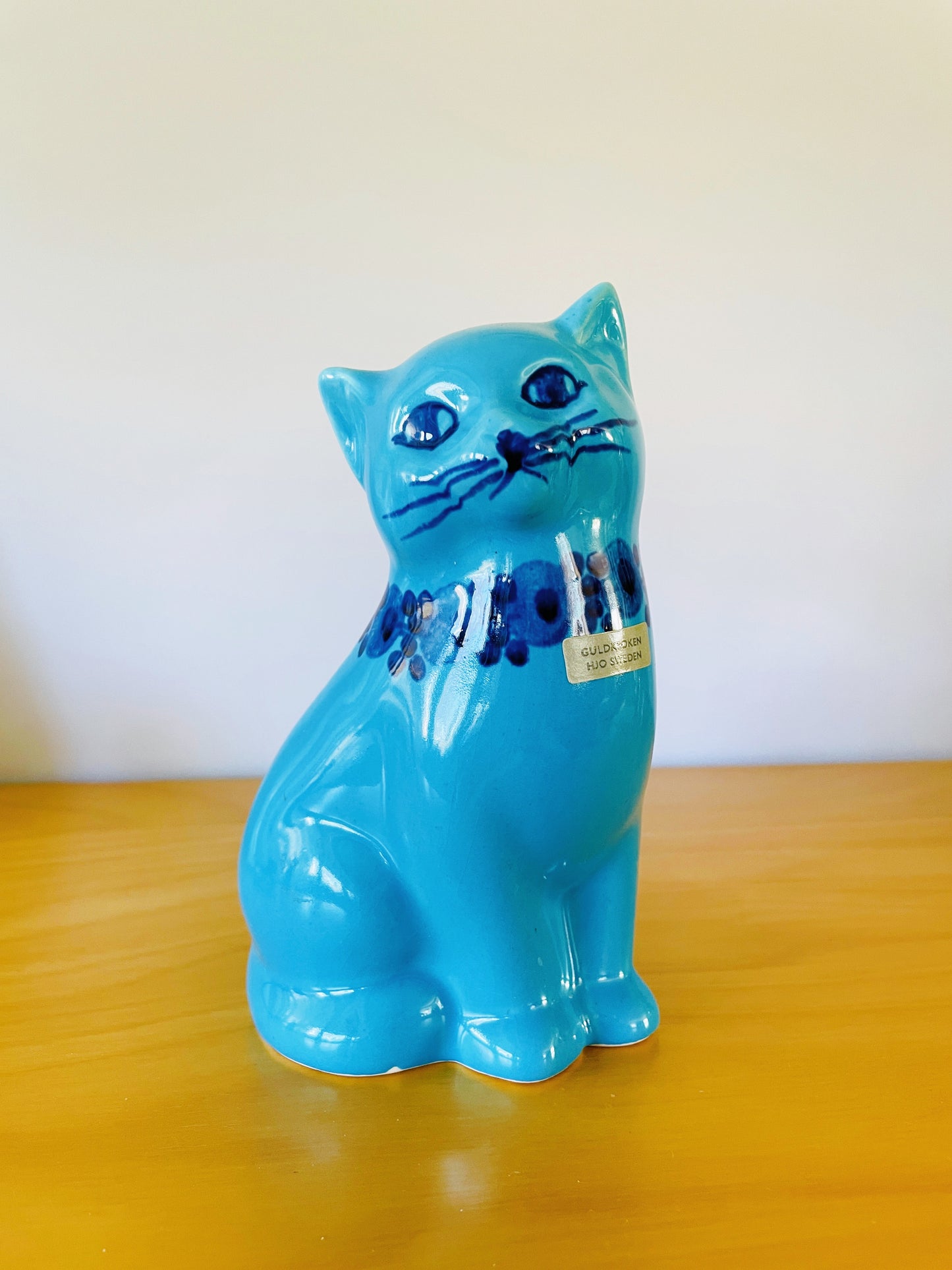 Guld Kroken/ゴールド.クローケン/ブルーの首輪が可愛らしい猫ちゃん