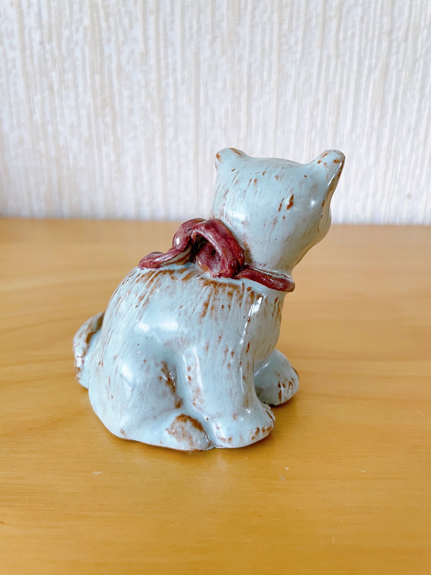 Gammalgård/Rutebo Leksand/Rut Calra Landström/大きなピンクのリボンを付けたネコちゃん