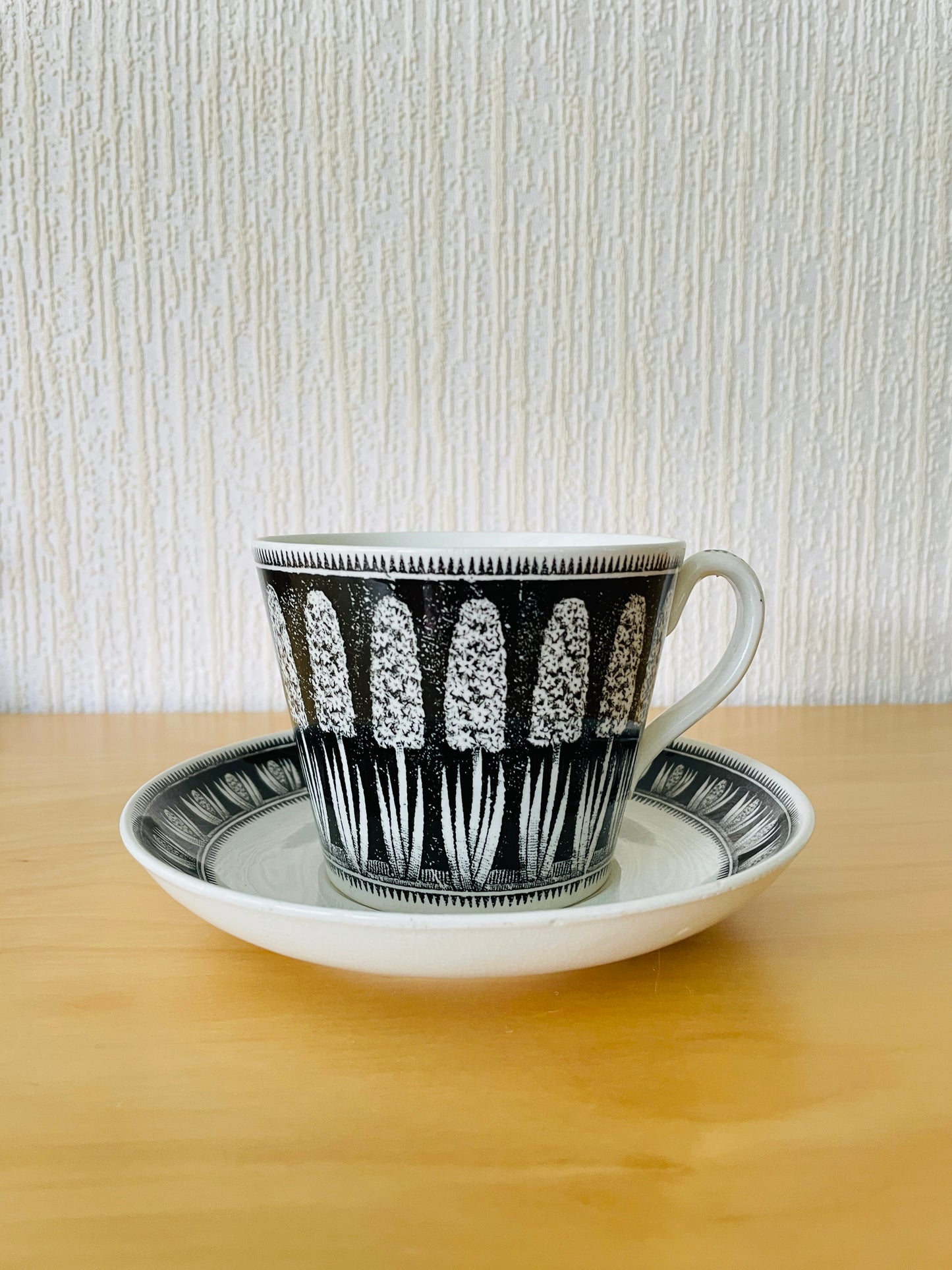 Uppsala Ekeby Gefle/ウプサラ.エケビー/ゲフレ/Hyacinth/ヒヤシンス/モーニングカップ&ソーサー/ブラック