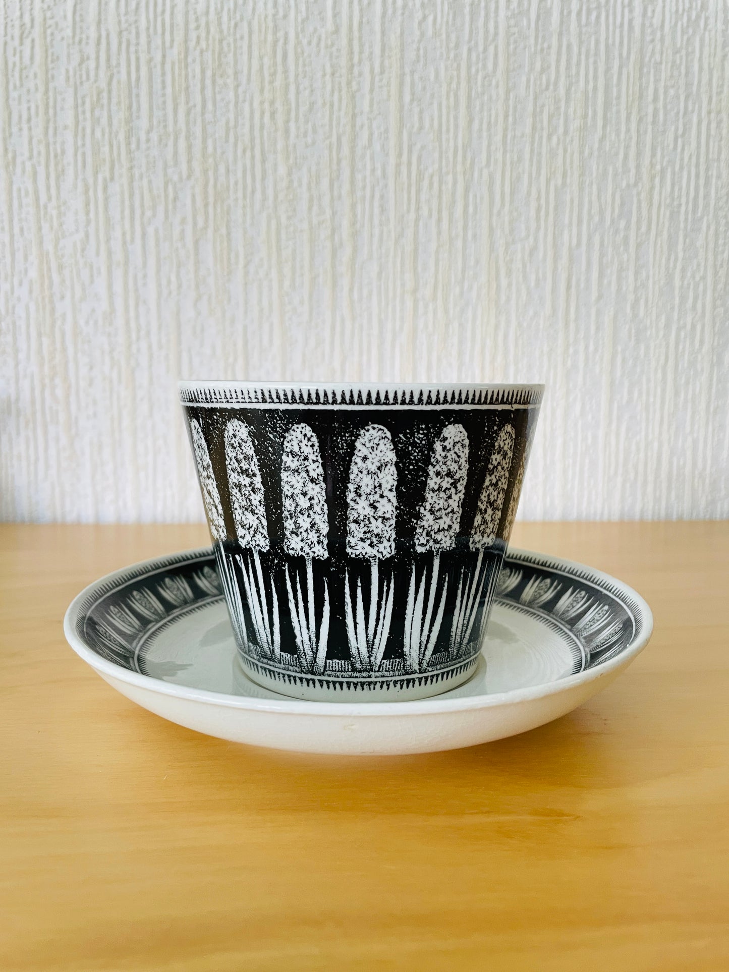 Uppsala Ekeby Gefle/ウプサラ.エケビー/ゲフレ/Hyacinth/ヒヤシンス/モーニングカップ&ソーサー/ブラック