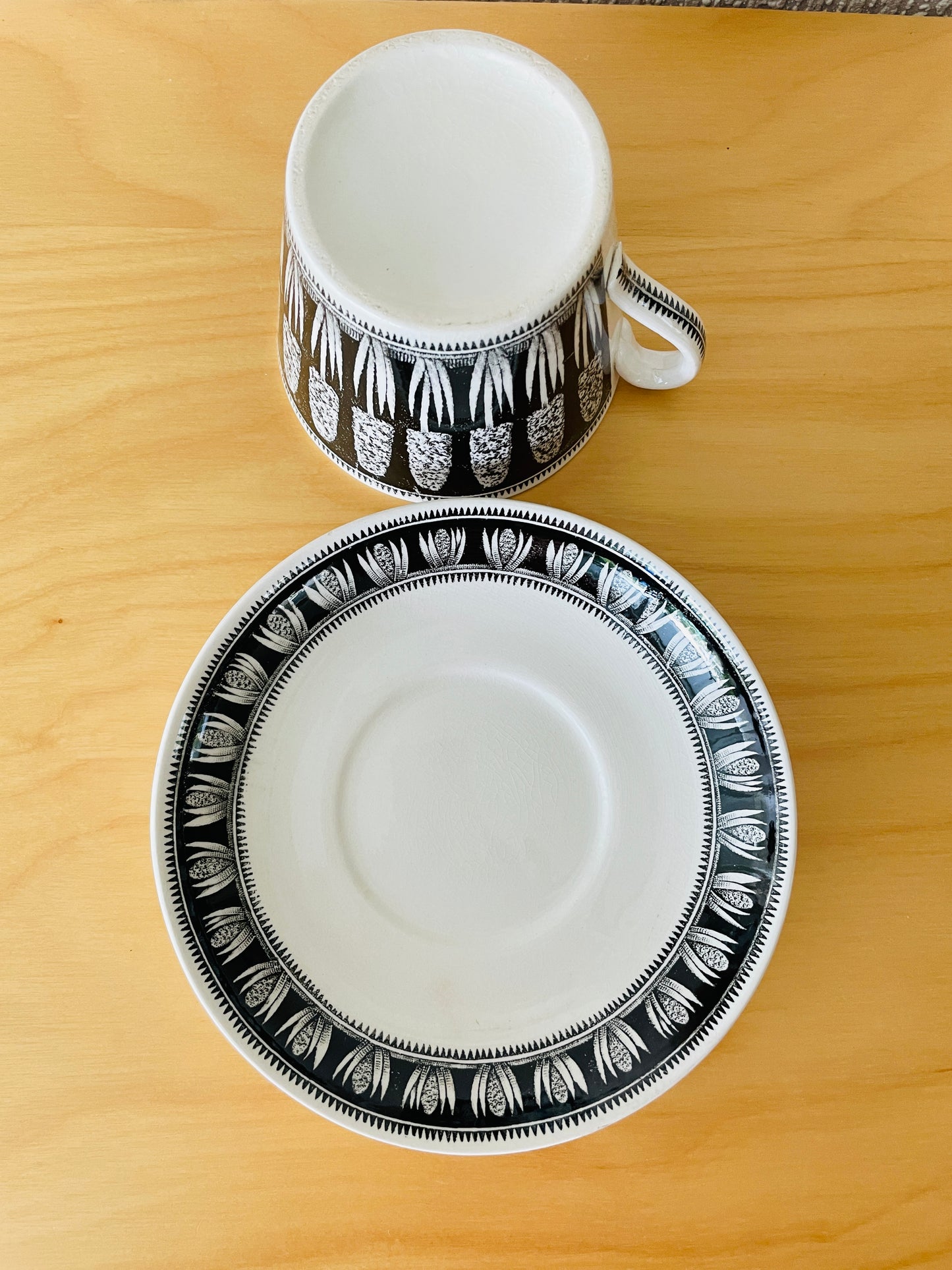 Uppsala Ekeby Gefle/ウプサラ.エケビー/ゲフレ/Hyacinth/ヒヤシンス/モーニングカップ&ソーサー/ブラック