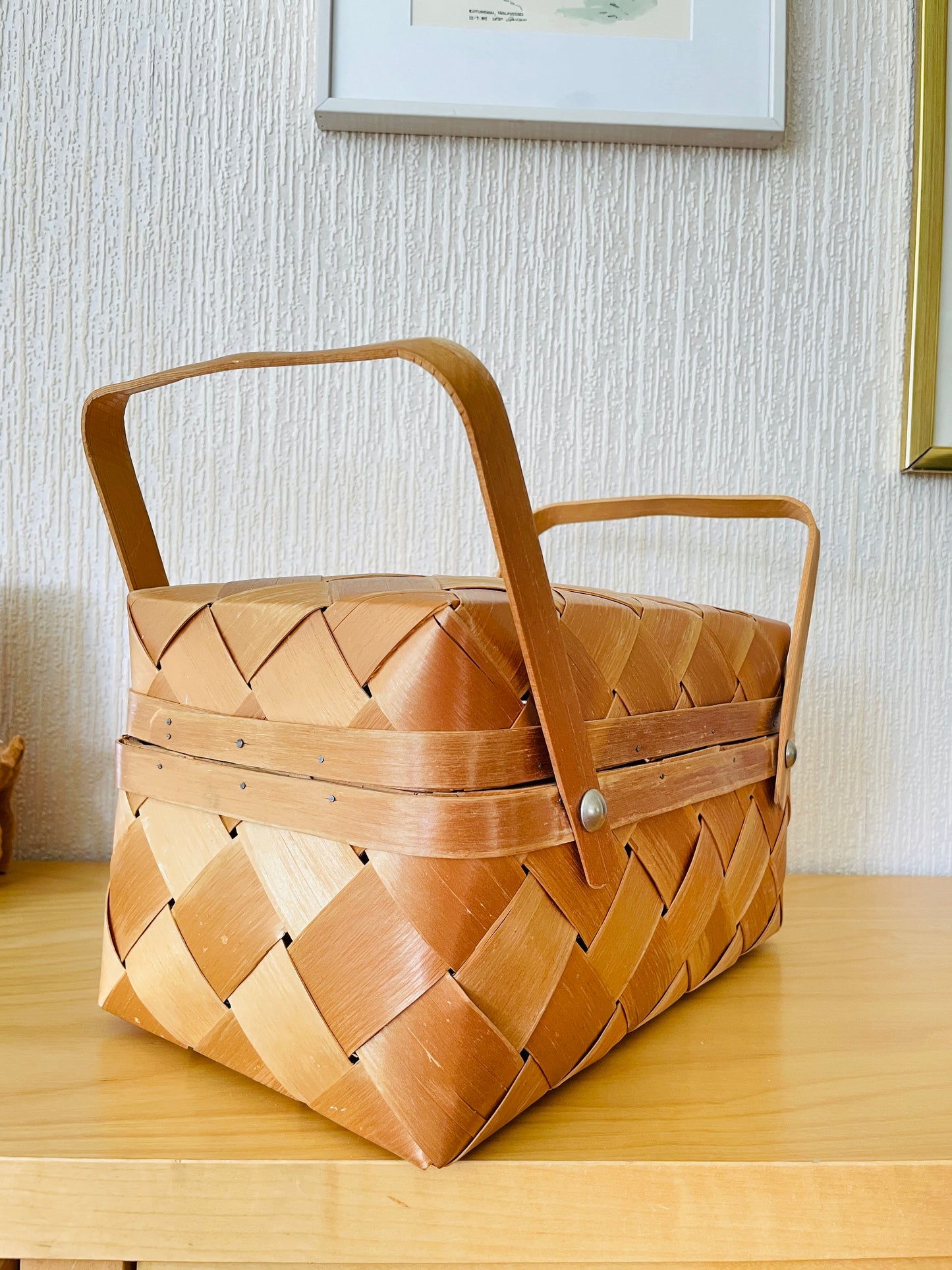 北欧手工芸/Spånkorg/スポンコリ/ナチュラル/ハンドル蓋付きカゴ