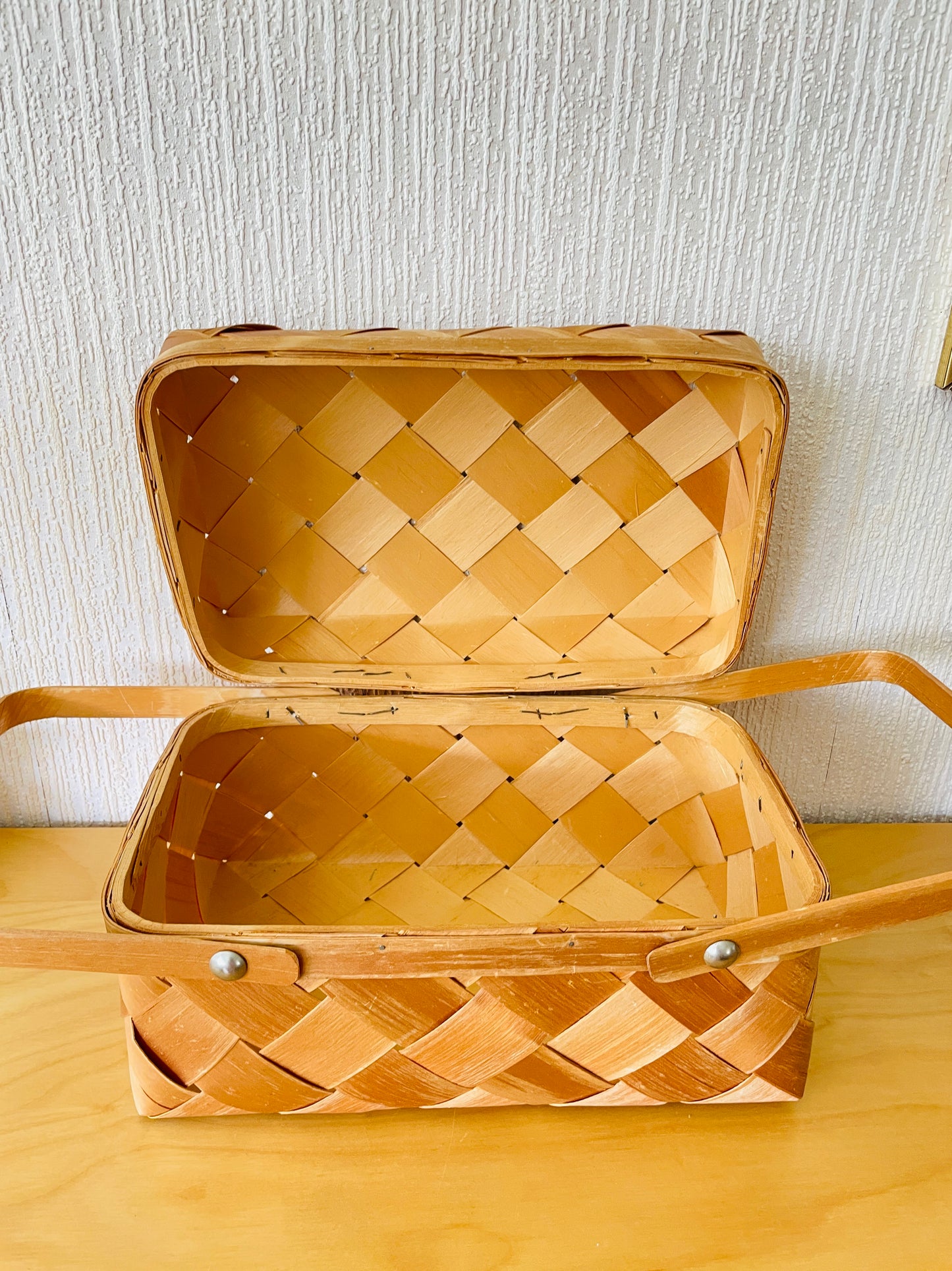 北欧手工芸/Spånkorg/スポンコリ/ナチュラル/ハンドル蓋付きカゴ