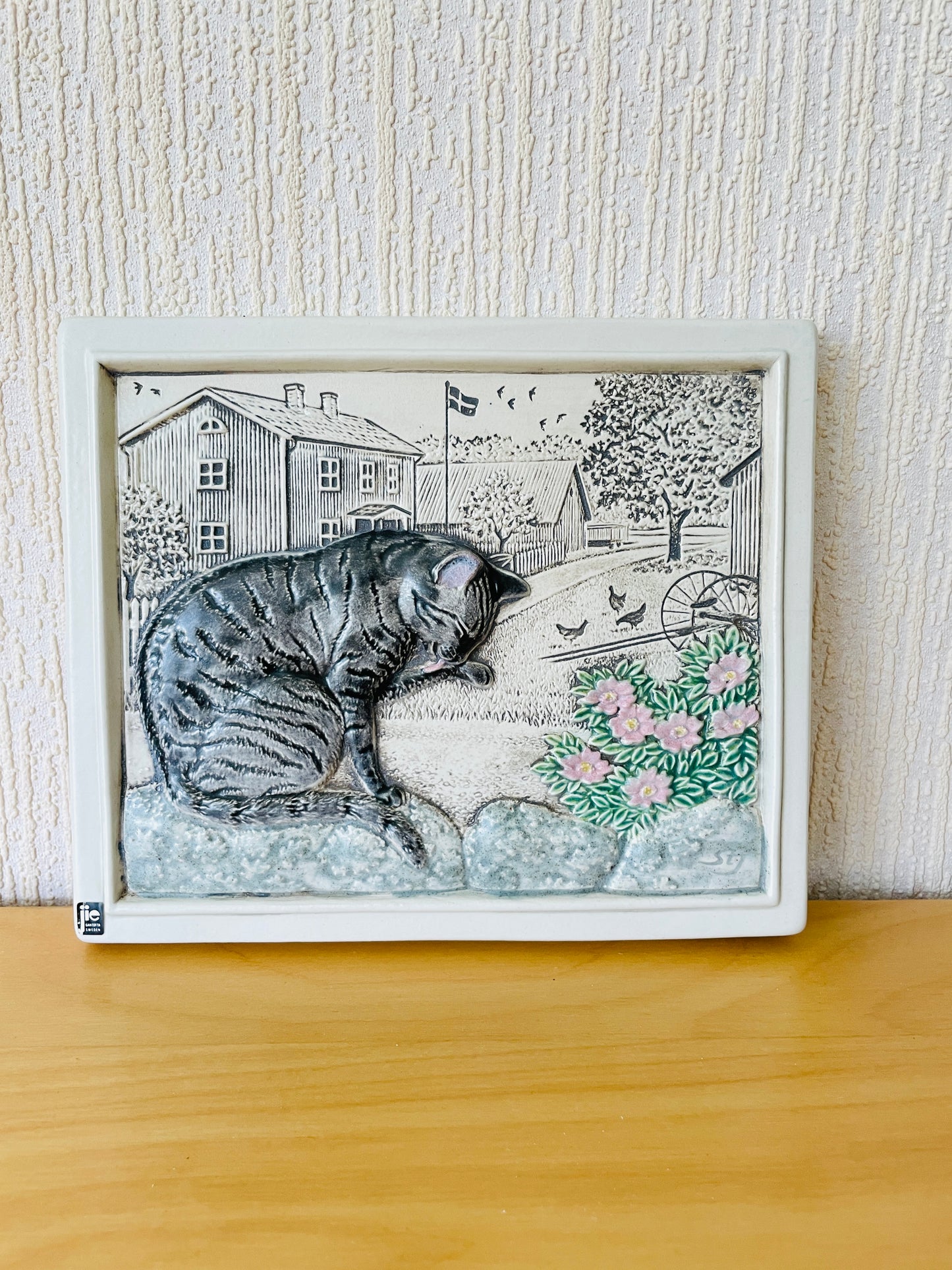 Jie Gantofta/ジイガントフタ/Staffan Johnsson/スタファン.ヨンソン/陶板/ネコちゃんのいる風景