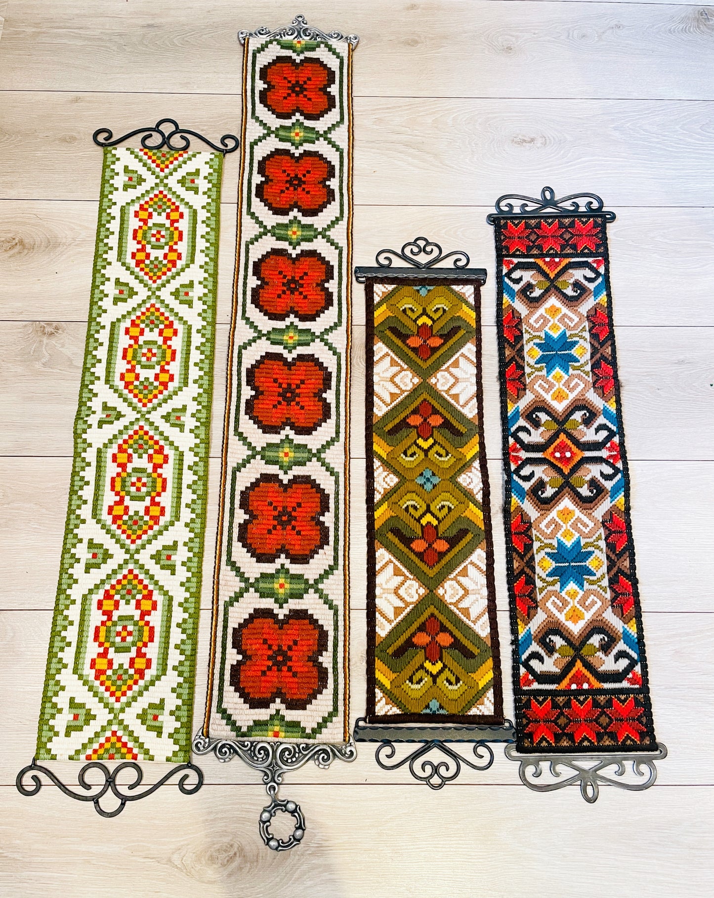 北欧手工芸/タペストリー/ウール刺繍/Almoge/78cm