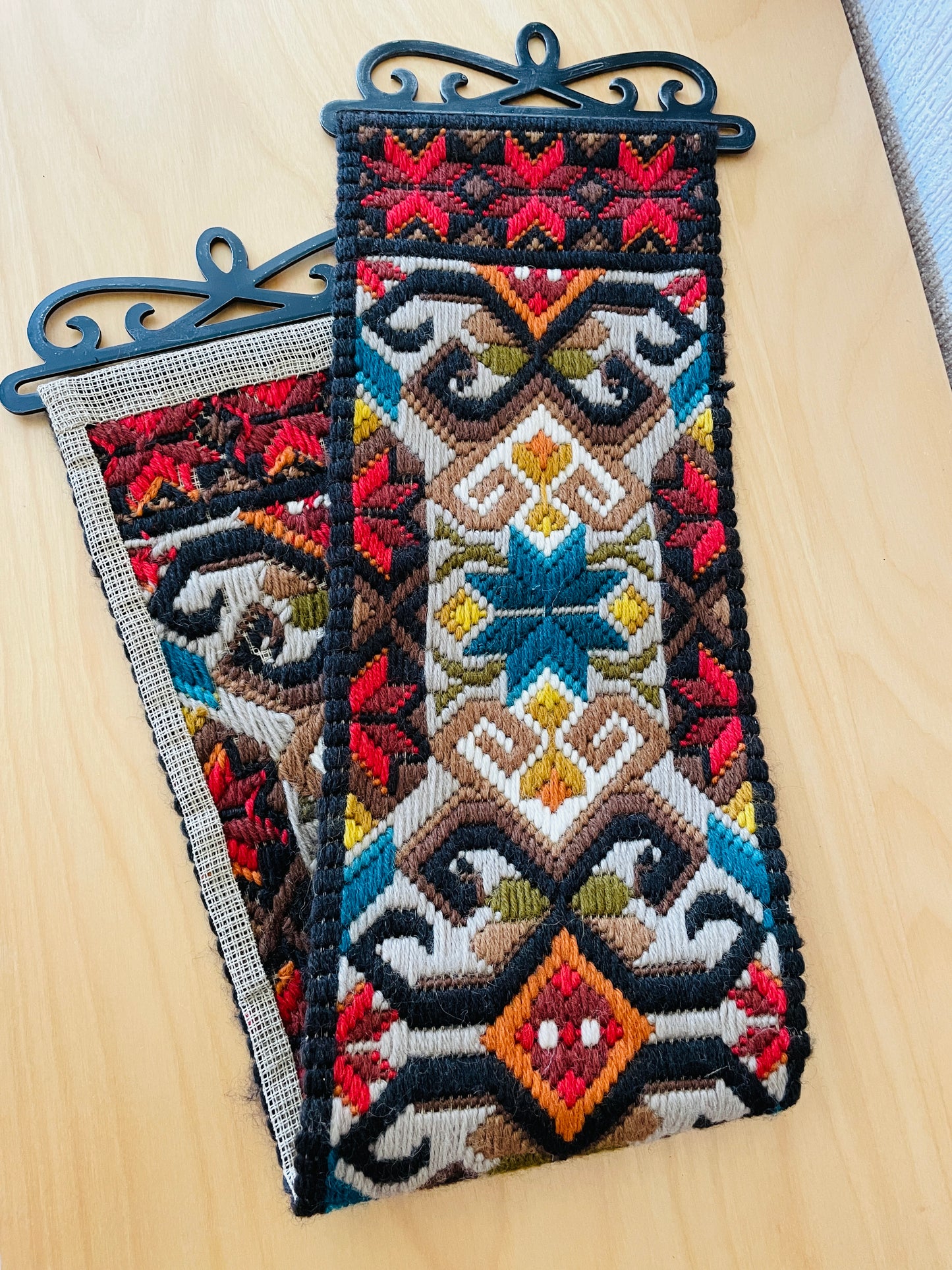 北欧手工芸/タペストリー/ウール刺繍/Almoge/80cm