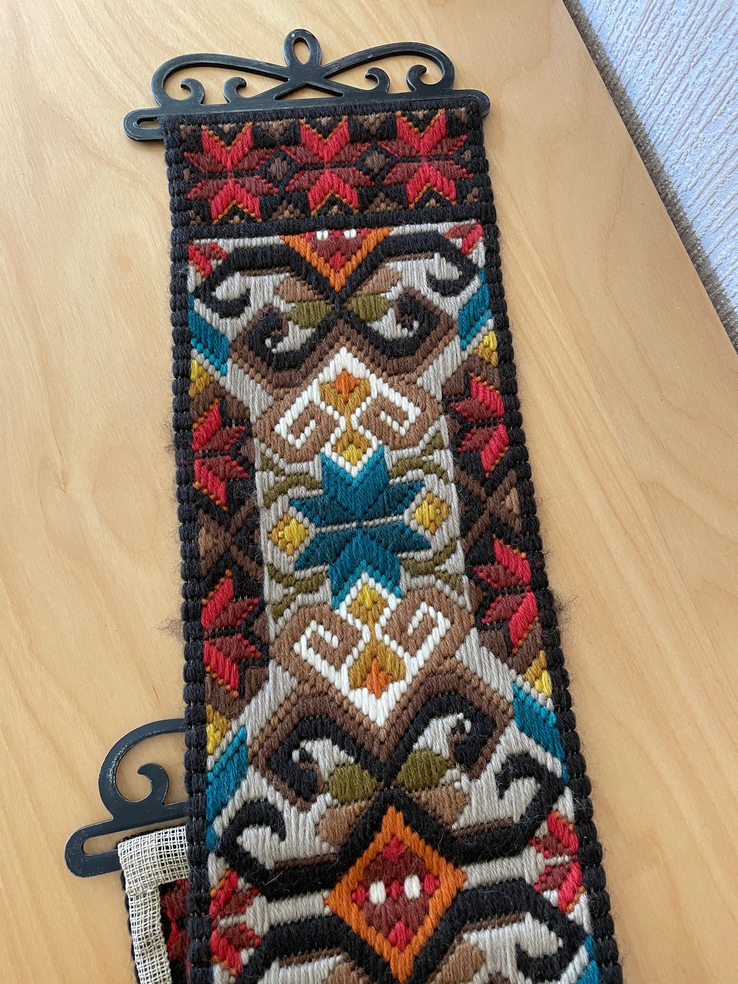 北欧手工芸/タペストリー/ウール刺繍/Almoge/80cm