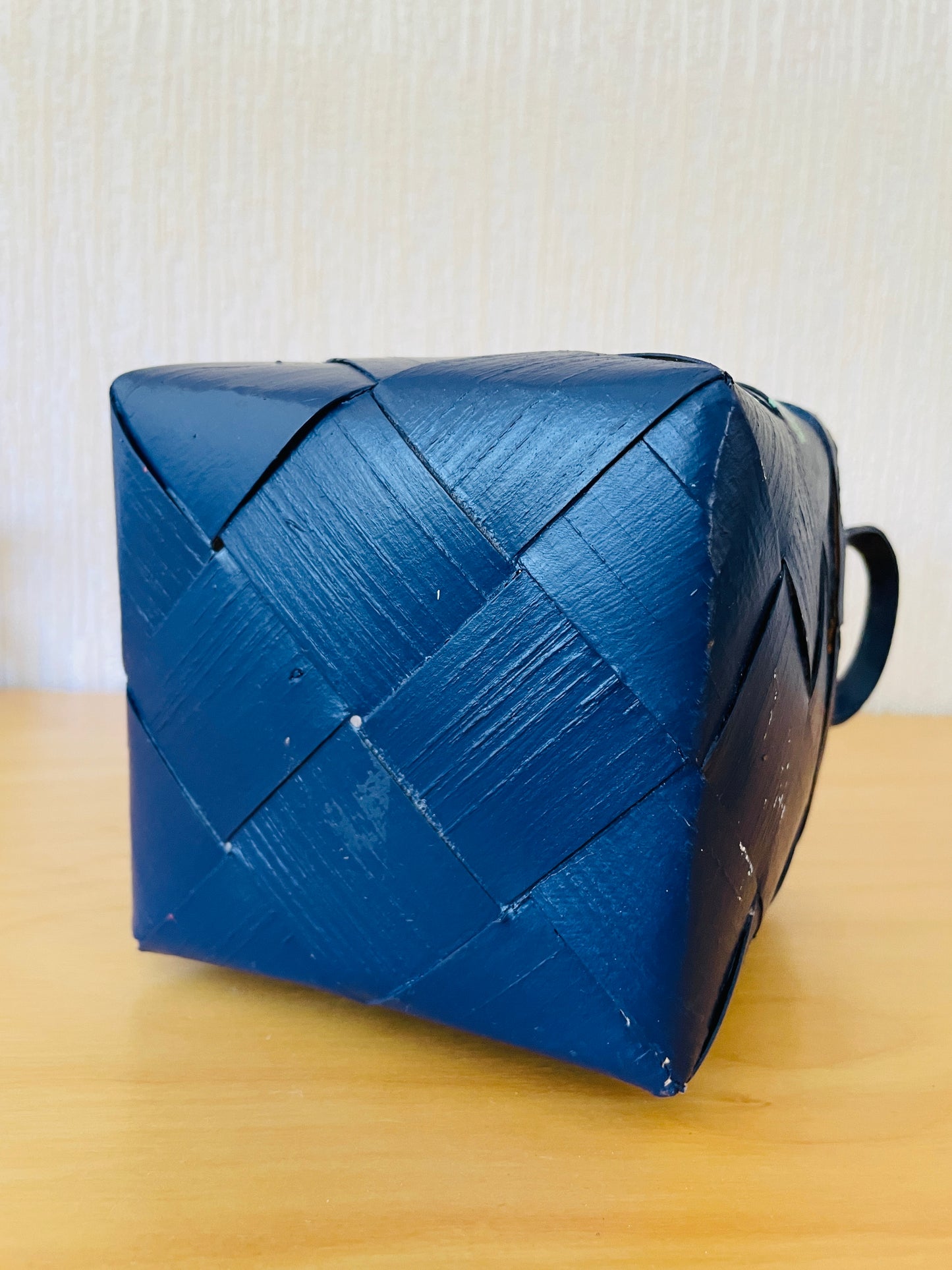 北欧伝統手工芸/Spånkorg/スポンコリ/壁掛けタイプ/ハンドペイント/ブルーにいっぱいのお花柄