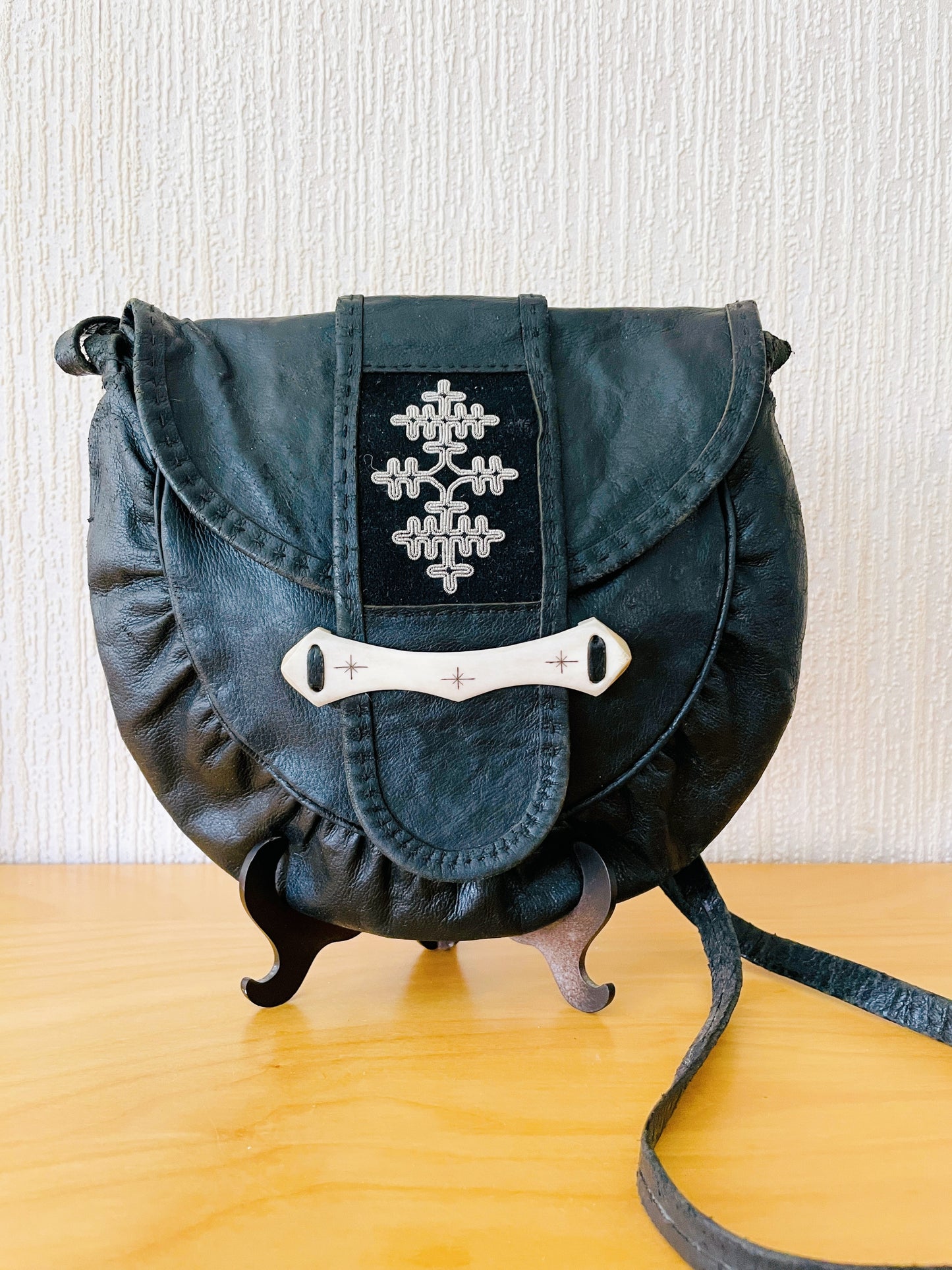 Sameslöjd/北スウエーデン/サーミ地方伝統手芸/ハンドバッグ/トナカイの角止め金具