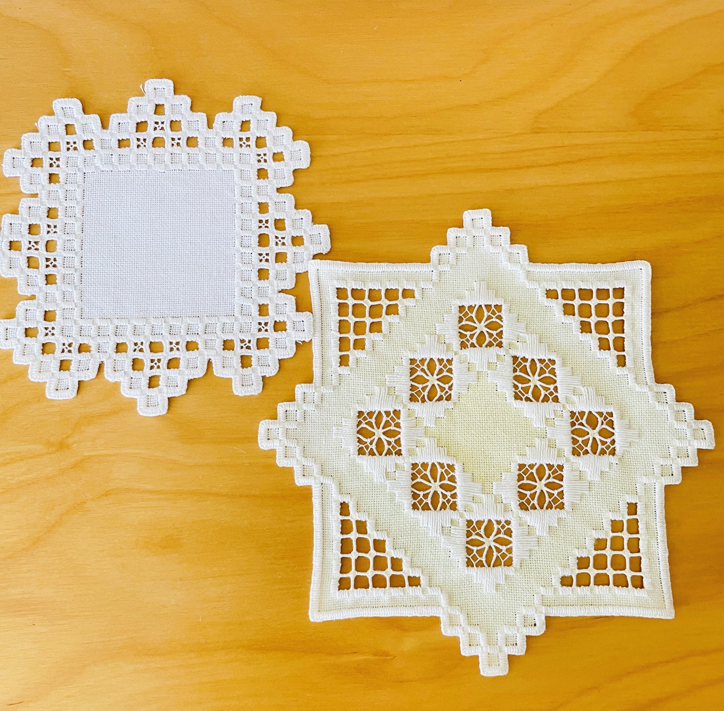 北欧手工芸/ハタンガー刺繍/クロス/2枚セット