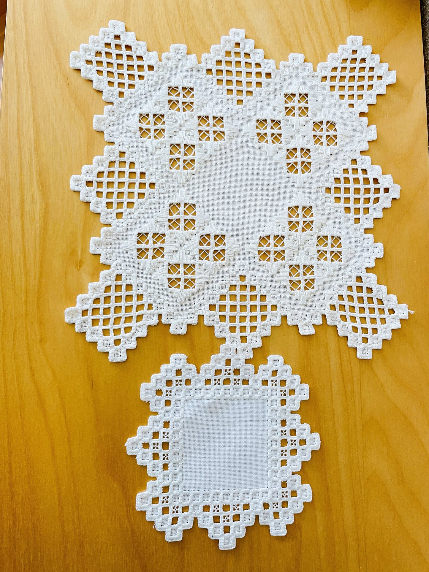 北欧手工芸/ハタンガー刺繍/テーブルクロス/2枚セット