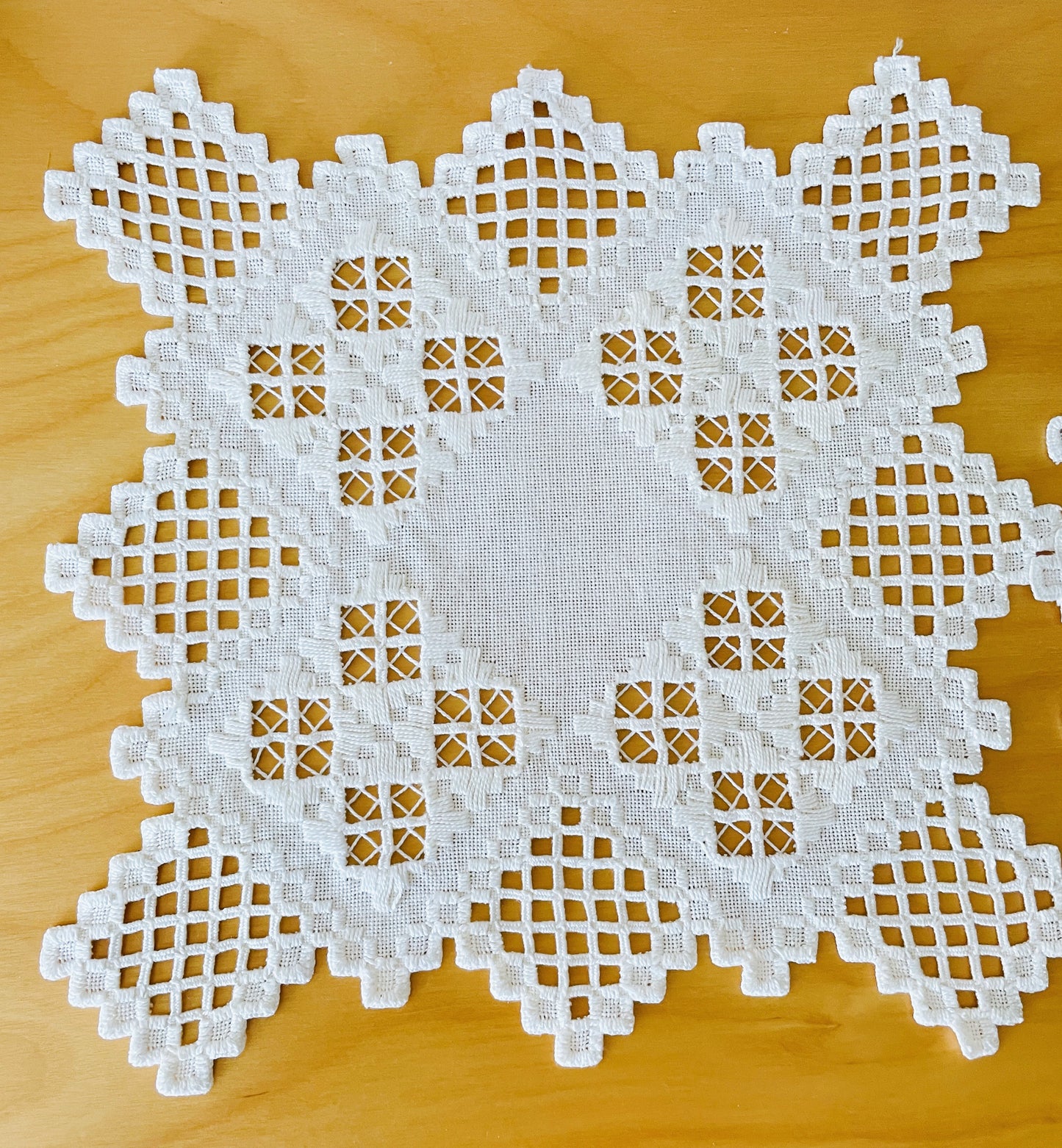 北欧手工芸/ハタンガー刺繍/テーブルクロス/2枚セット