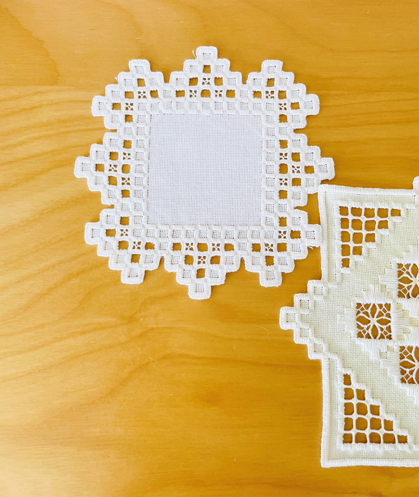 北欧手工芸/ハタンガー刺繍/クロス/2枚セット