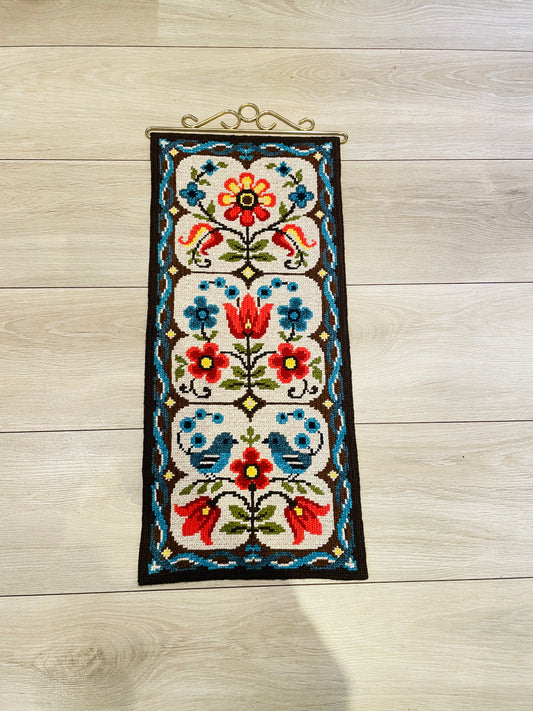 北欧手工芸/トヴィスト刺繍/タペストリー/鳥とお花