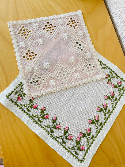 北欧刺繍/ハタンガー刺繍/クロスステッチ/刺繍クロス2枚セット