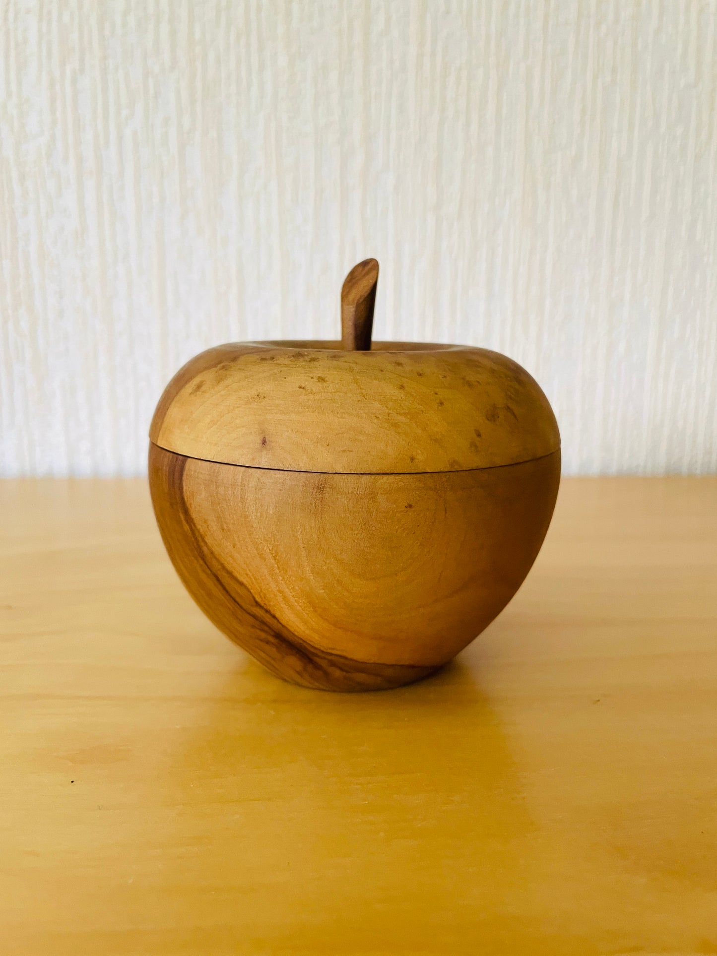 Svensk Hemslöjd/北欧手工芸/木製/りんご型オブジェ/小物入れ