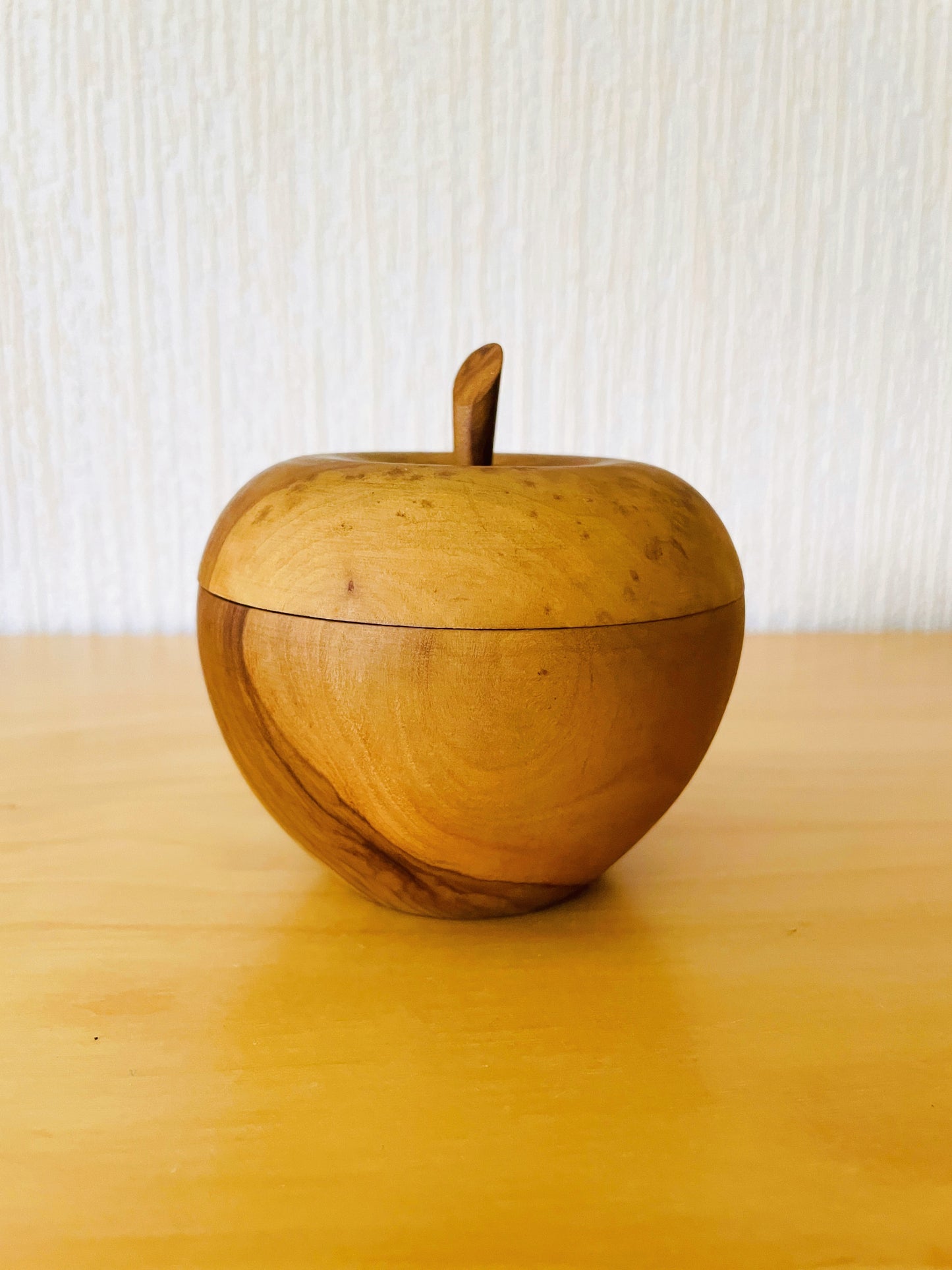 Svensk Hemslöjd/北欧手工芸/木製/りんご型オブジェ/小物入れ