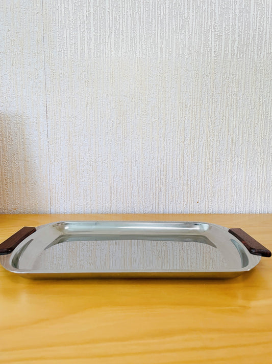 ローズウッドハンドルのステンレス製のトレイ