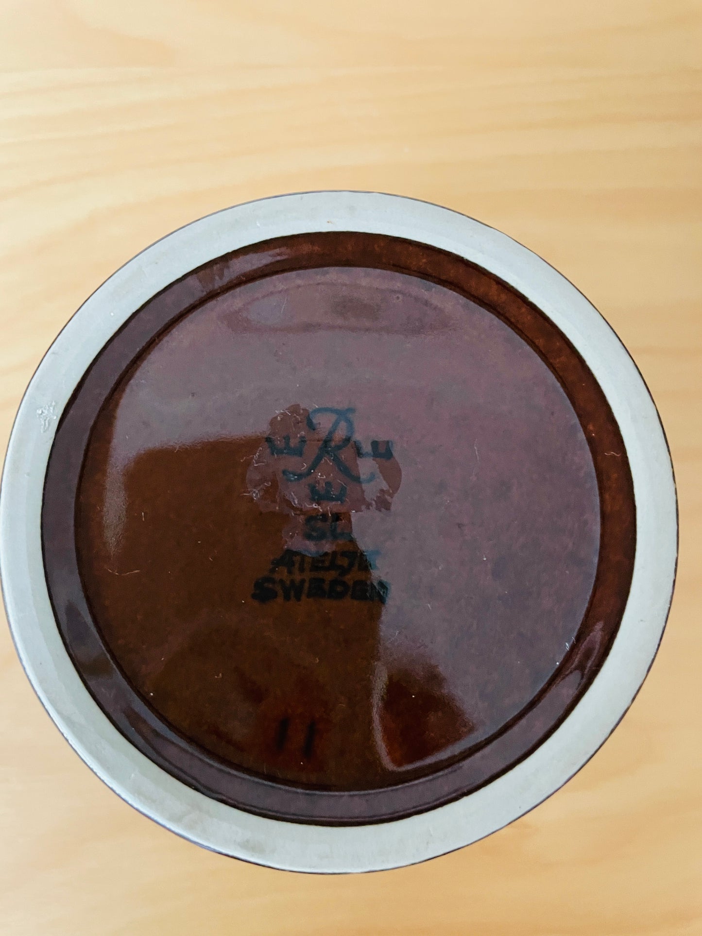 Rörstrand/ロールストランド/Sylvia Leuchovius/シルビア.レウショビウス/フラワーポット/濃いめのブラウン