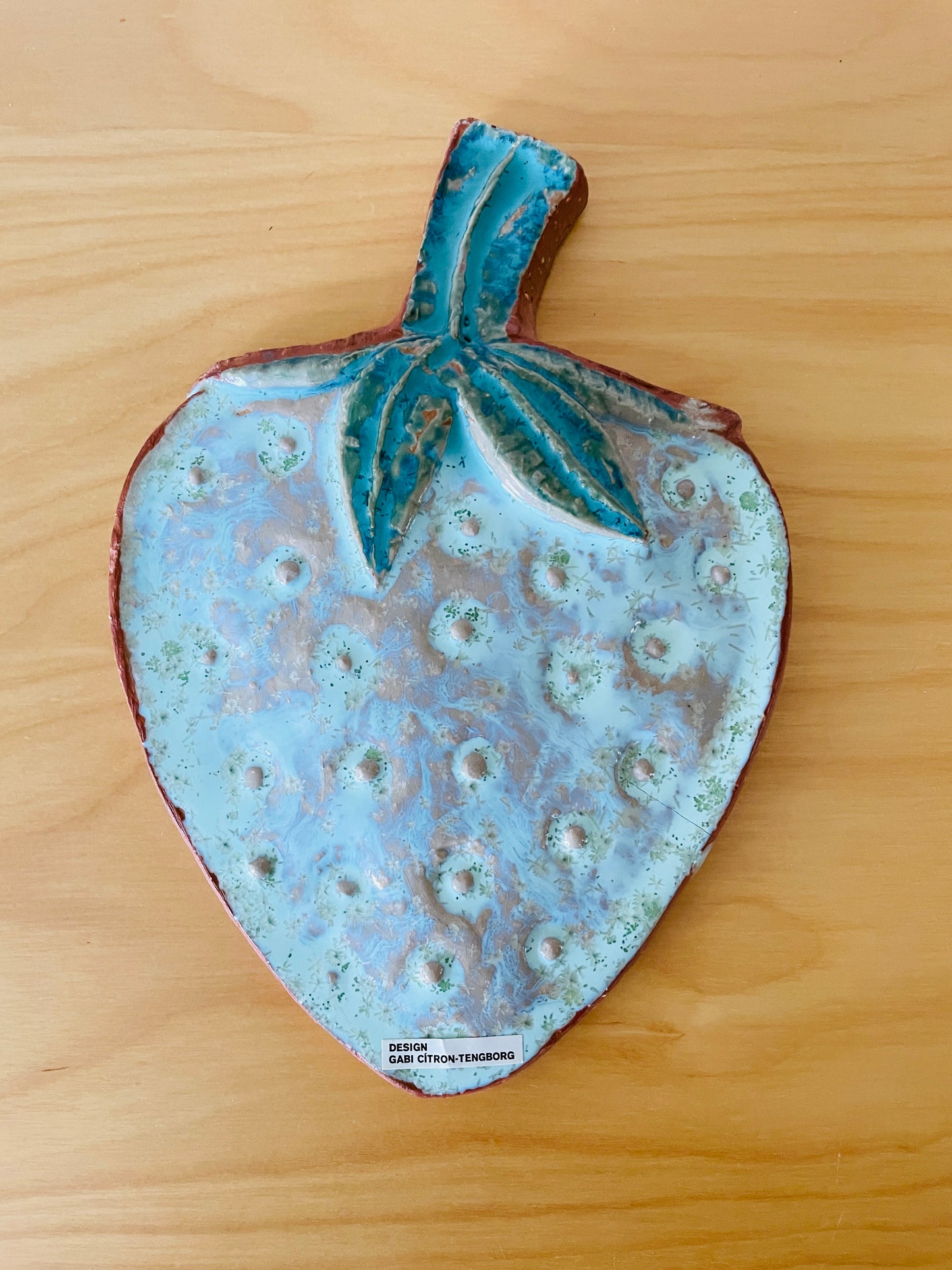 Jie Gantofta/ジイ.ガントフタ/Gabi Citon/ガビ.シトロン-テンボリ/イチゴの陶板