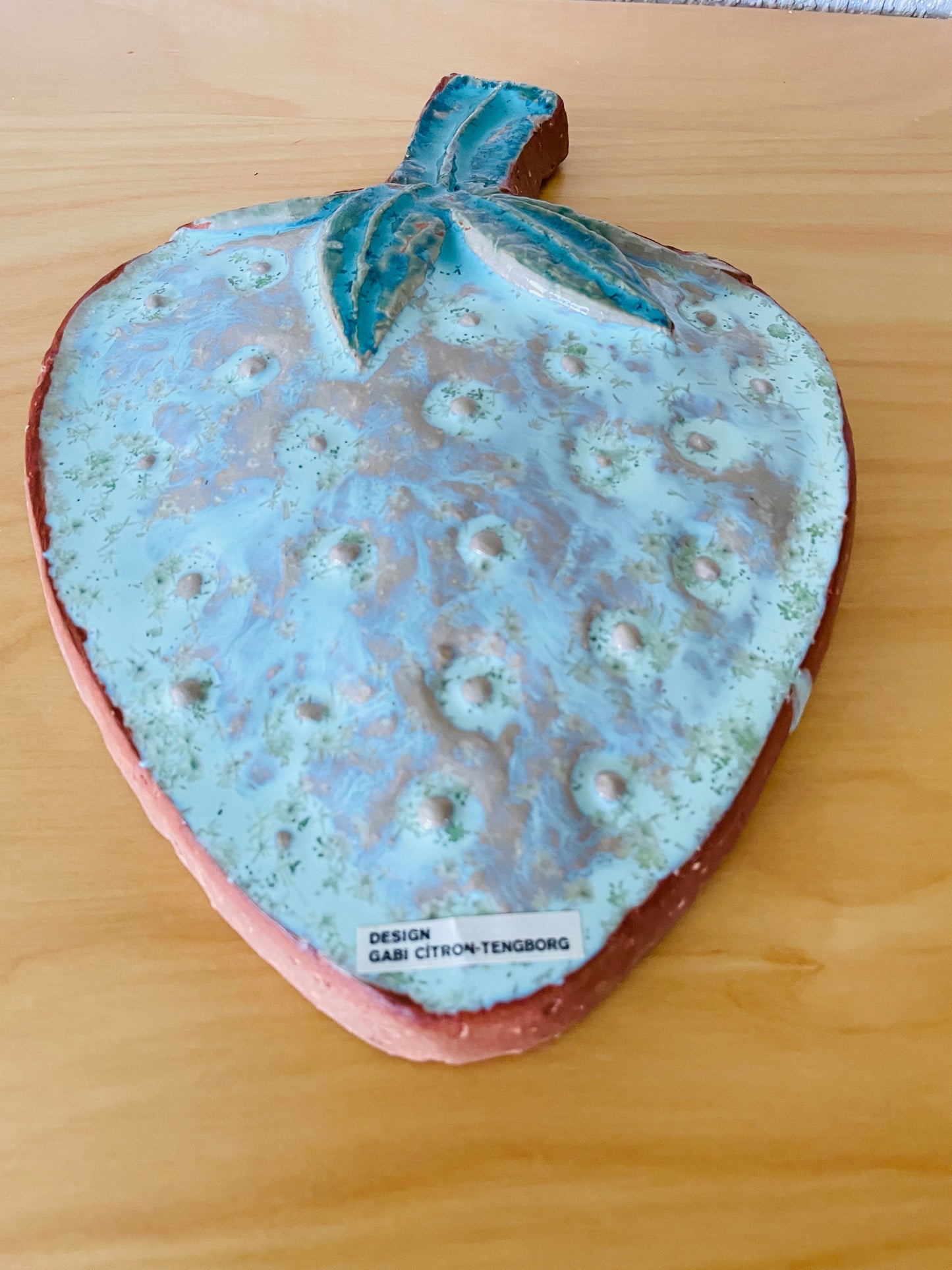 Jie Gantofta/ジイ.ガントフタ/Gabi Citon/ガビ.シトロン-テンボリ/イチゴの陶板