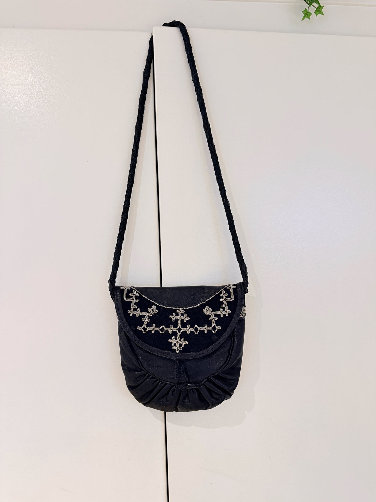 Sameslöjd/北スウエーデンサーミ伝統手工芸品/トナカイ革のバッグ/ブラック/Nr.2