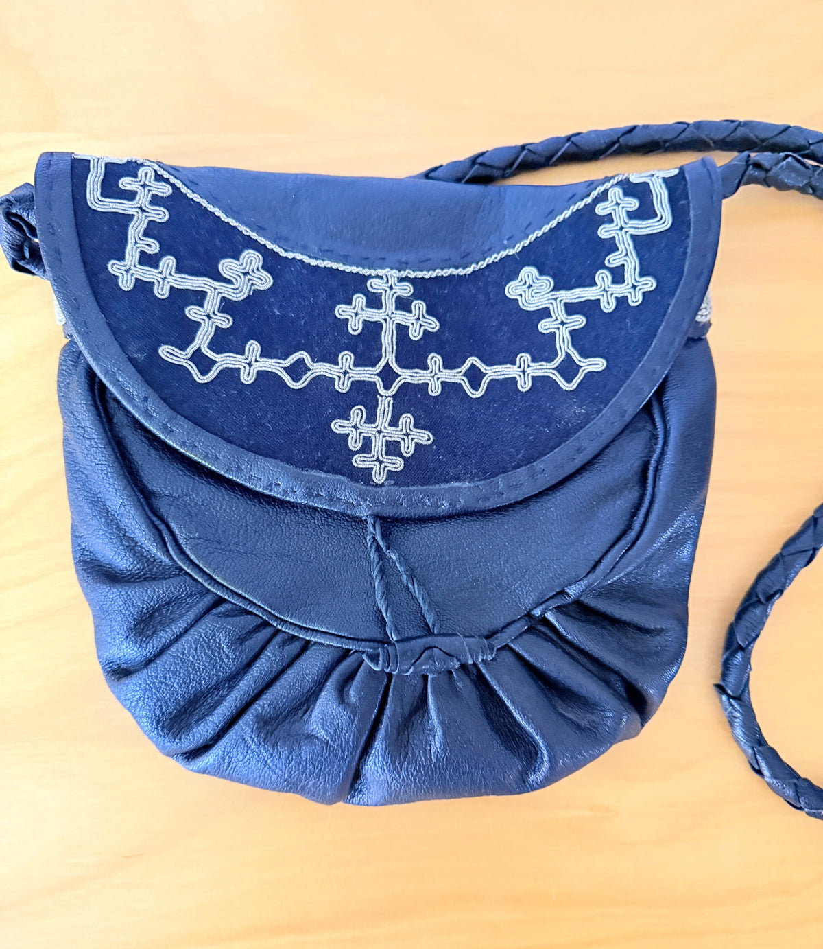 Sameslöjd/北スウエーデンサーミ伝統手工芸品/トナカイ革のバッグ/ブラック/Nr.2