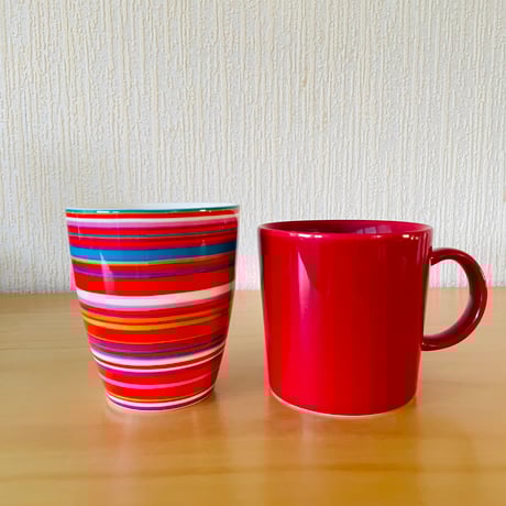 iittala/イッタラ/オリゴ&ティーマ/マグカップ2個セット/ハンドル無しタイプ)/レッド