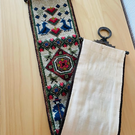 北欧伝統手工芸/トヴィスト刺繍/タペストリー/メッシング金具付き