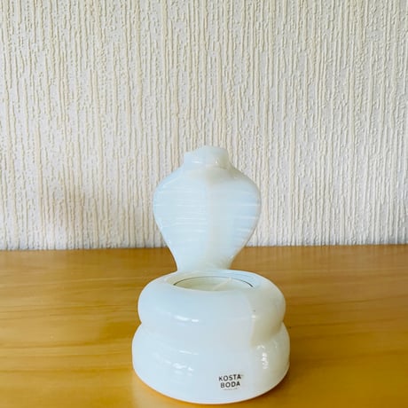 Kosta Boda/コスタ.ボーダ/ガラスのキャンドルホルダー/Kobra/コブラ/ミルクホワイト