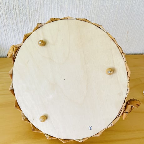 北欧伝統手工芸/Näver Korg/白樺細工/Kakor korg/ハンドル付き焼き菓子用バスケット/ヴィンテージレースのドイリー付き