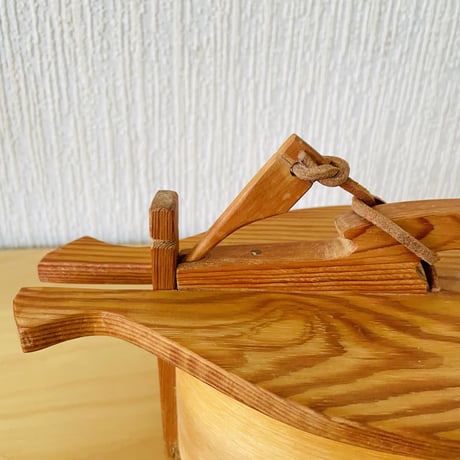 北欧伝統手工芸品/ヴィンテージ/Svepask/蓋つき木箱/鍵付き